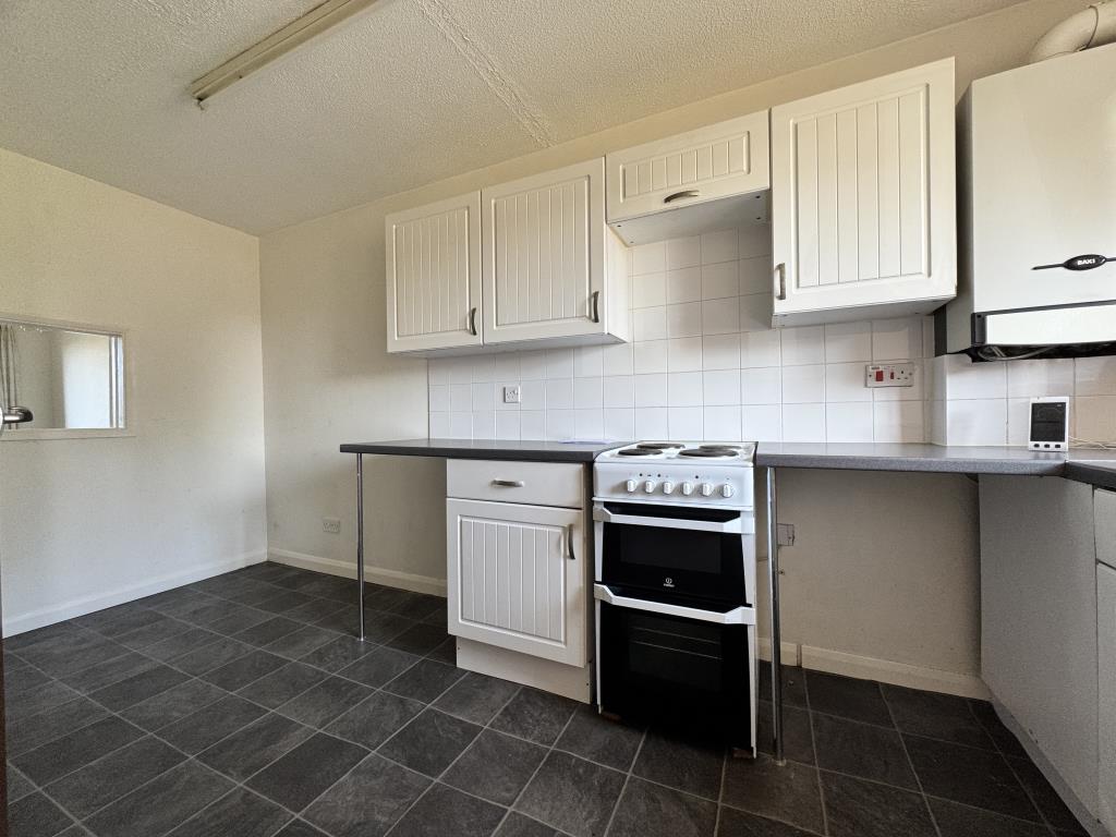 Lot: 76 - TWO-BEDROOM END-TERRACE HOUSE - Kitchen/diner